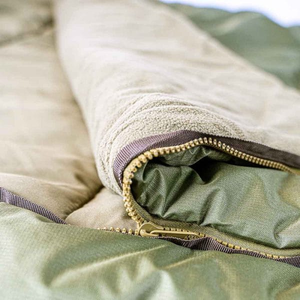 Detail foto matras poten stretcher RCG DLX SLeeping System Dual met dubbele slaapzak