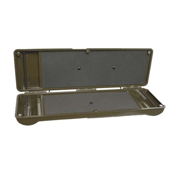 Binnenkant van de RCG Rig Box Large met zwart foam en pins voor het veilig opbergen van rigs