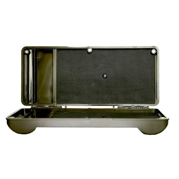 Binnenkant van de RCG Rig Box Medium met zwart foam en pins voor het vastzetten van rigs