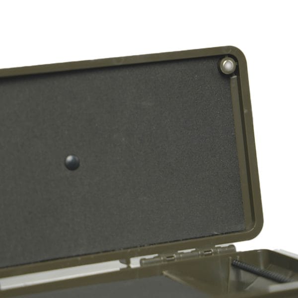 Detail van de magnetische sluiting en foam met 6 magneten van de RCG Rig Box Medium