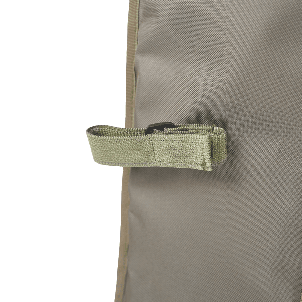 Detail van klittenband sluiting aan de buitenkant van de RCG Rod Pouch DUO 12ft