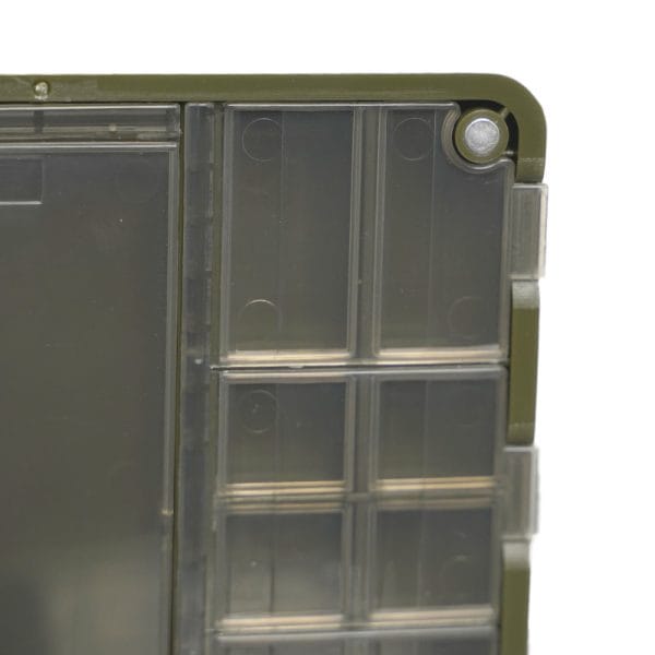 Detail van de magnetische sluiting van de RCG Tackle Box Fixed Layout