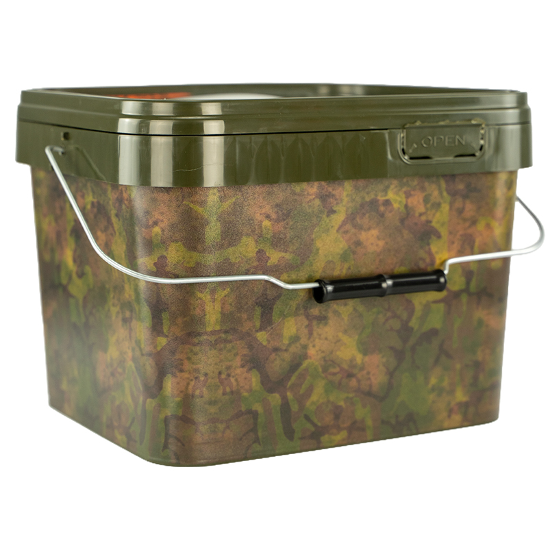 RCG Karper Pellets 11mm 5kg – hersluitbare camouflage emmer met deksel en metalen hengsel vooraanzicht