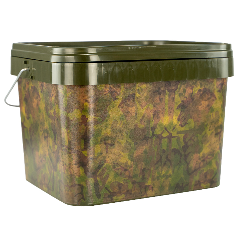 RCG Karper Pellets 11mm 5kg – hersluitbare camouflage emmer met deksel en metalen hengsel achteraanzicht
