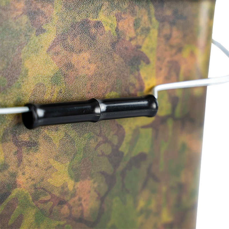 RCG Karper Pellets 11mm 5kg – hersluitbare camouflage emmer met deksel en metalen hengsel detailfoto hengsel