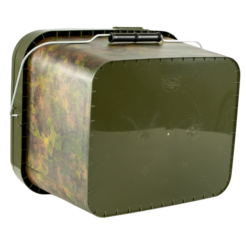 RCG Karper Pellets 11mm 5kg – hersluitbare camouflage emmer met deksel en metalen hengsel onderaanzicht